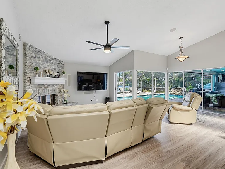 1619 Wiltshire Village Dr — Photo 31