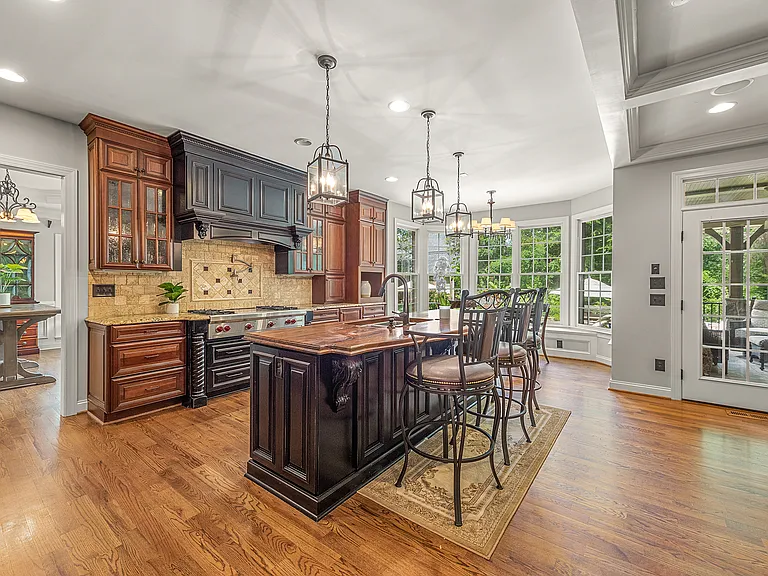 405 Pondview Ct — Photo 5