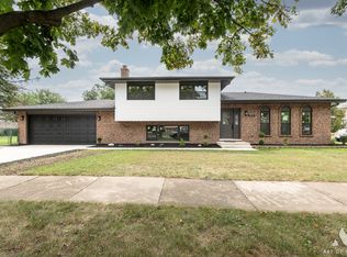 15601 Latrobe Ave, Oak Forest, IL