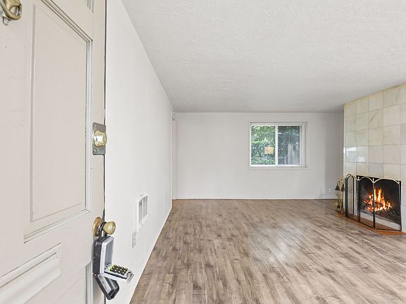 4th image of 4320-4328 NE Maywood Pl #4326