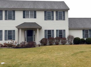 4950 S Daisy Ct, New Berlin, WI 53151