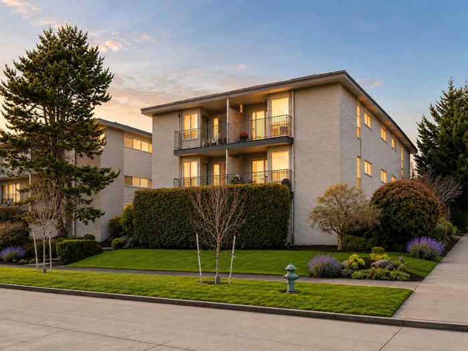 Beacon Hill Seattle 1-Bedroom Apartment for Rent | Private Balcony, Hardwood Floors & Light Rail ... — Photo 2