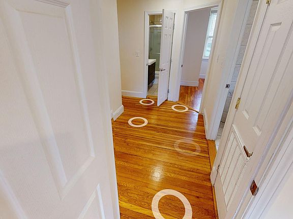 5th image of 73 Thatcher St #13