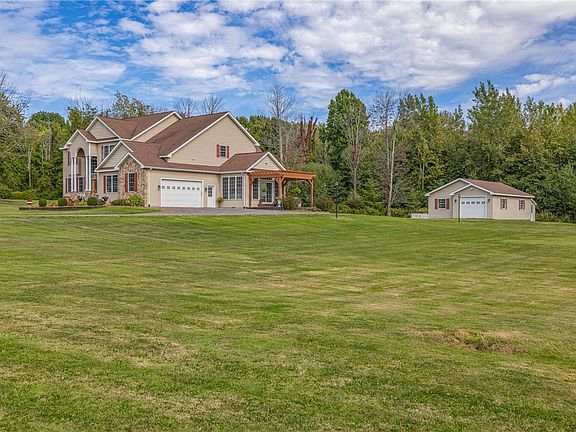 2nd image of 6426 Lake Bluff Rd