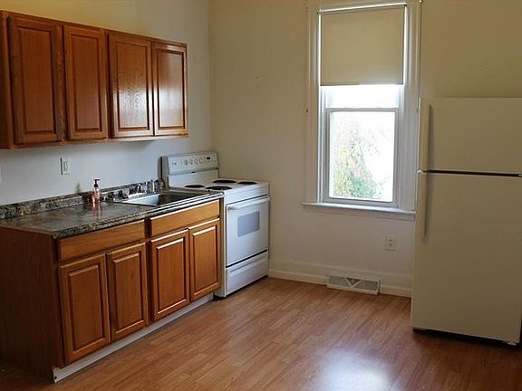 4th image of 111 N 6th St
