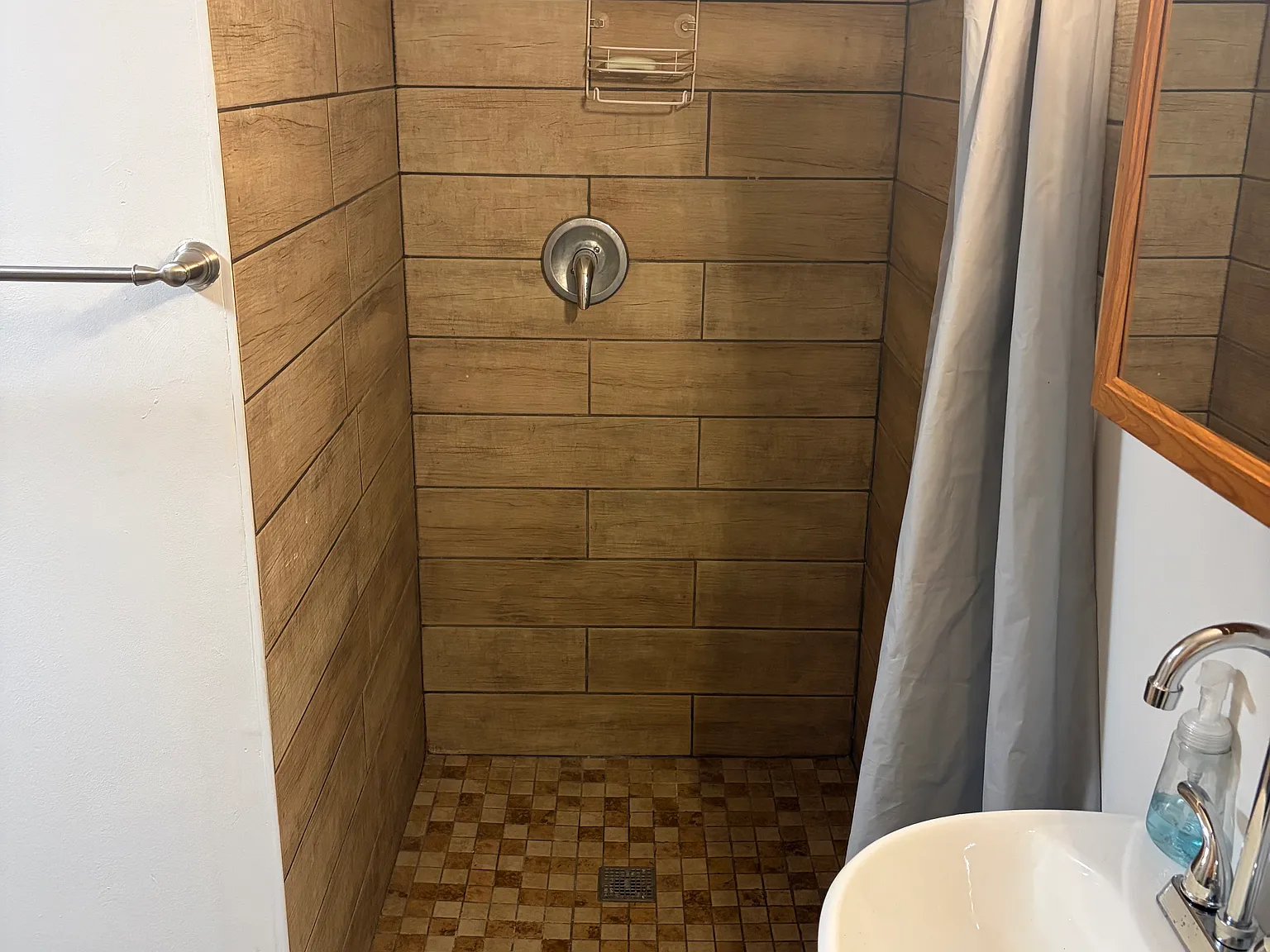 Studio, 400 sqft, $1,200 — Photo 4