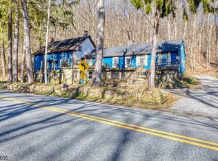 223 Mountain Lake Rd, Belvidere, NJ 07823