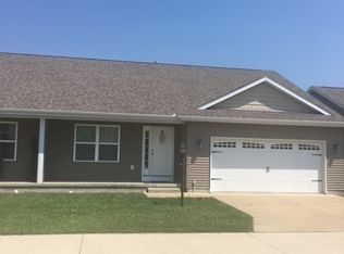 210 Medinah Ct, Fisher, IL 61843