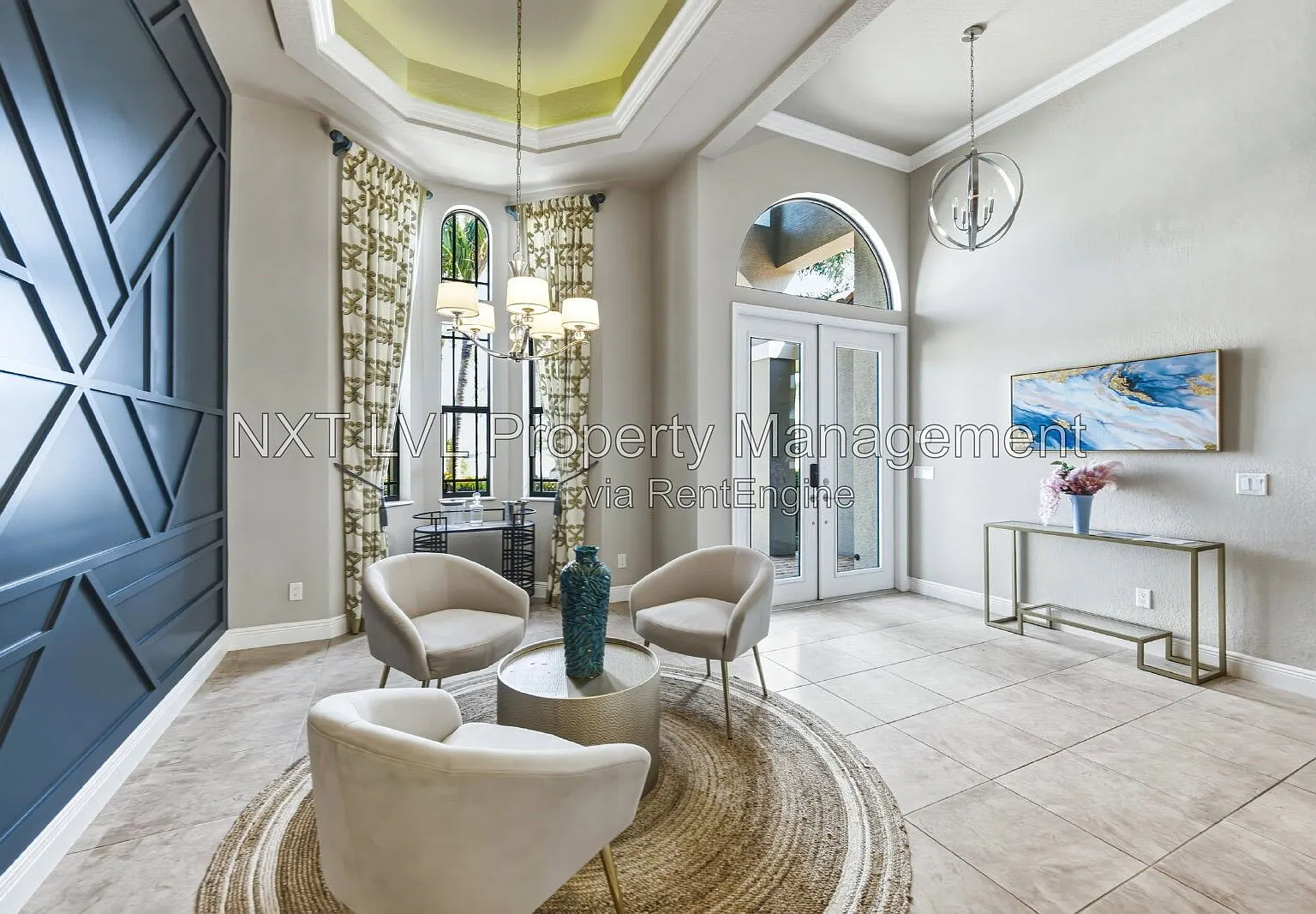 3 bed, 2.0 bath, 2333 sqft, $4,195 — Photo 4