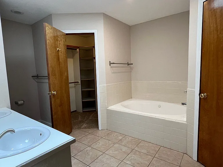 3243 S Nettleton Ave — Photo 9
