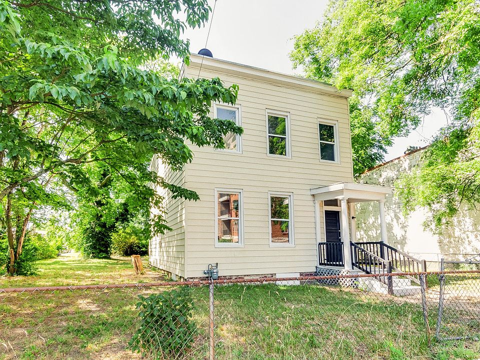 1st image of 1021 Goddin St