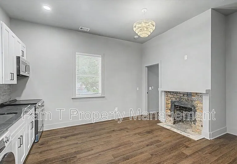 638 E 37th St #D — Photo 5