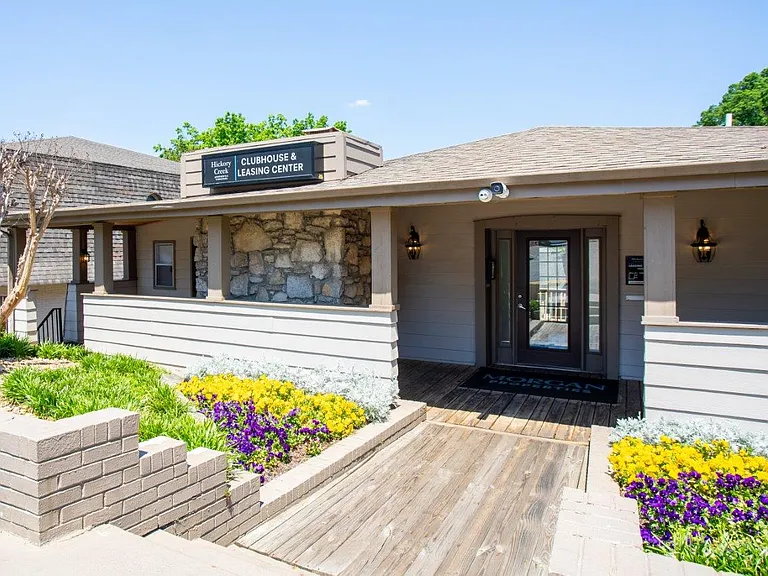 Hickory Creek Apartment and Townhomes — Photo 25