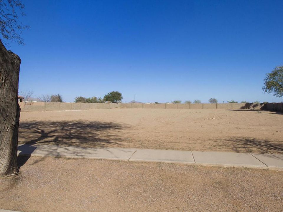 2nd image of 270 E Cornerstone Cir
