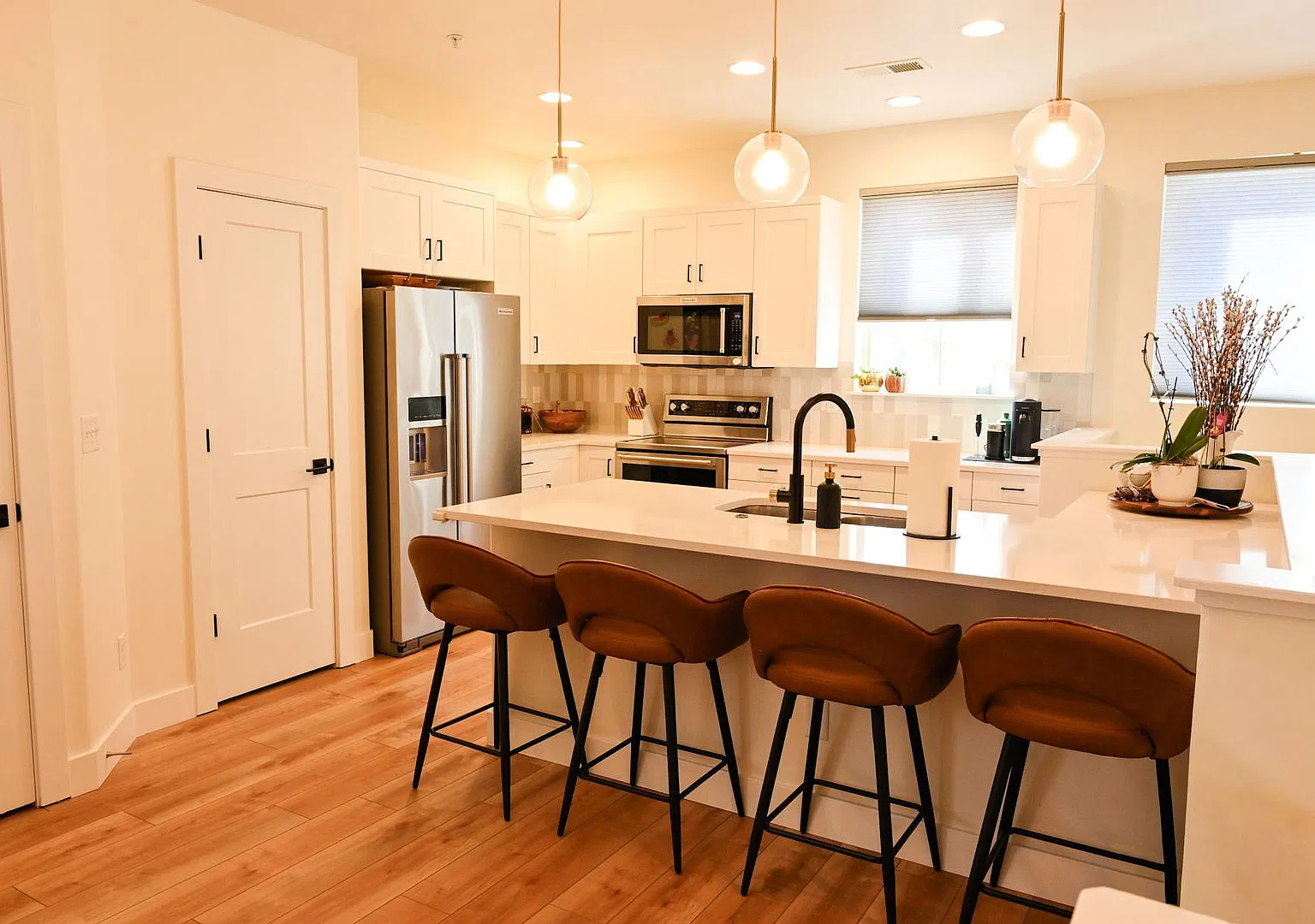 Incredible 3 Story Townhome with Large rooftop Deck — Photo 2