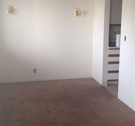 314 dining towards kitchen