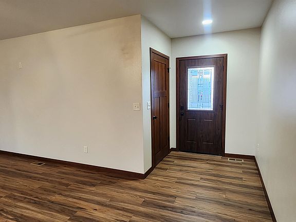 2nd image of 901 Surrey Ave