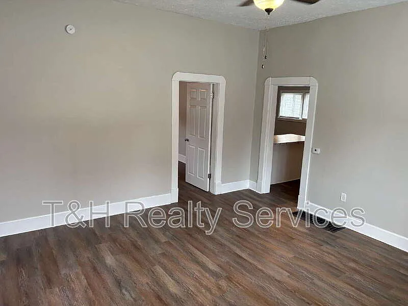 2 bed, 1.0 bath, 936 sqft, $1,275 — Photo 3