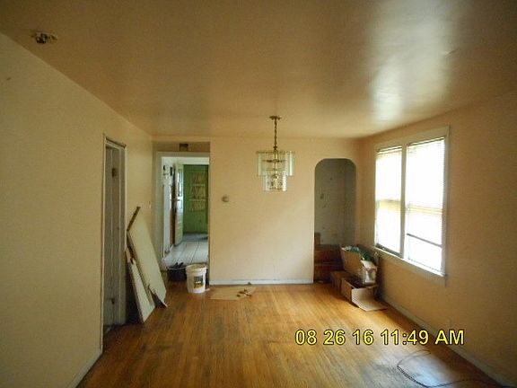 4th image of 10413 S Hoxie Ave