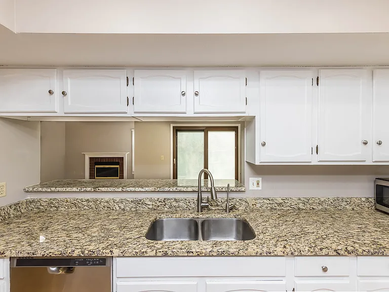 6674 Willow Grove Ln — Photo 8