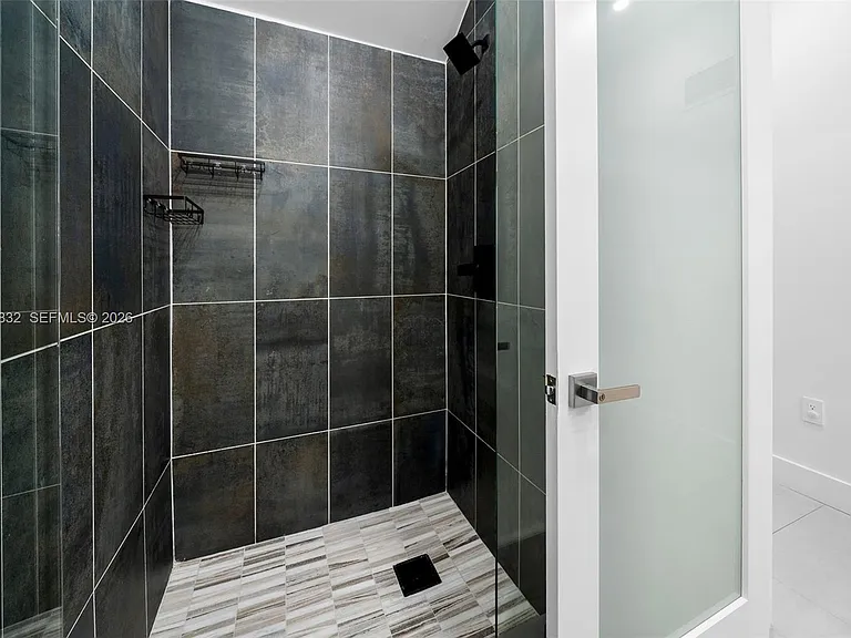325 SW 16th St #A — Photo 27