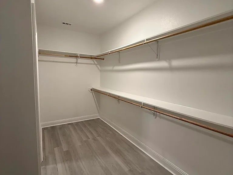 404 Sparrowhawk St — Photo 32