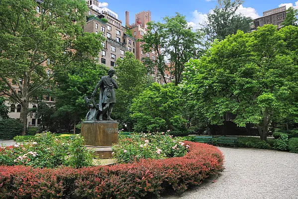 Sold by Corcoran | media 28