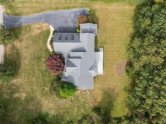 2nd image of 68 Delta Dr N