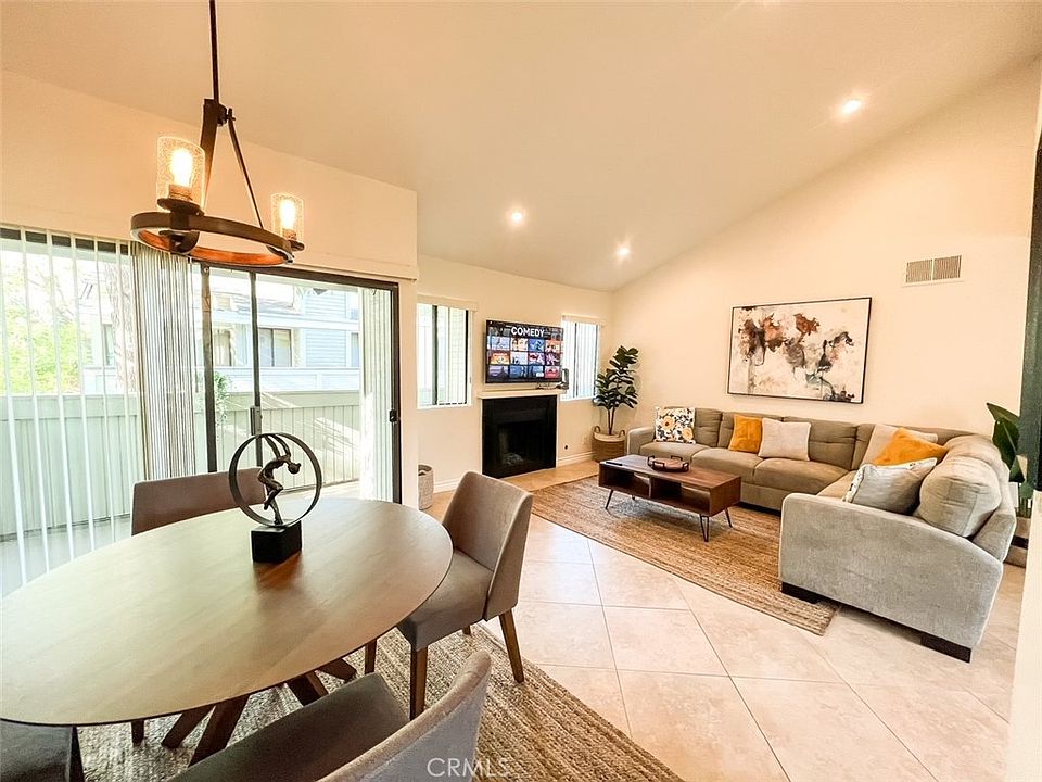 1st image of 22123 Burbank Blvd Unit 5