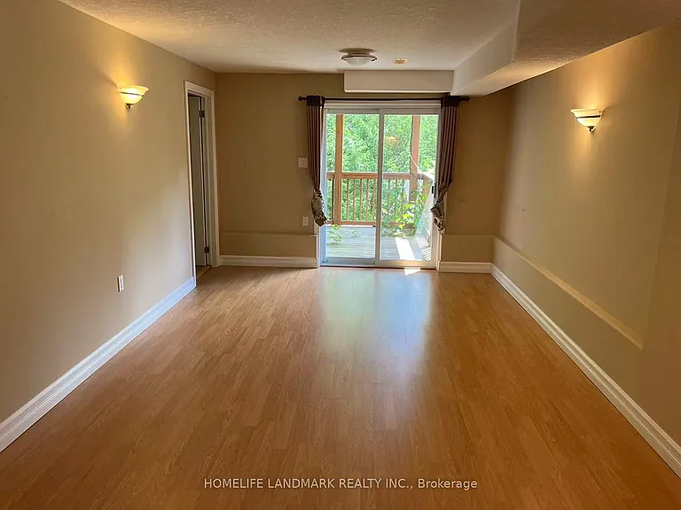 579 Violet St — Photo 5