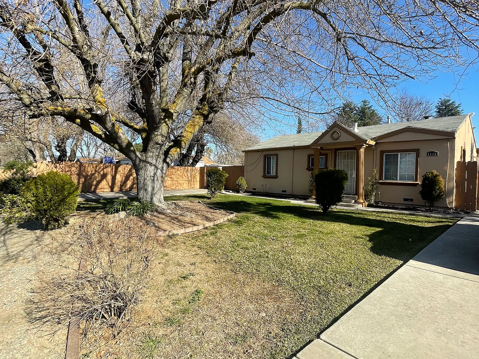 3 bed, 939 sqft, $1,900 — Photo 2