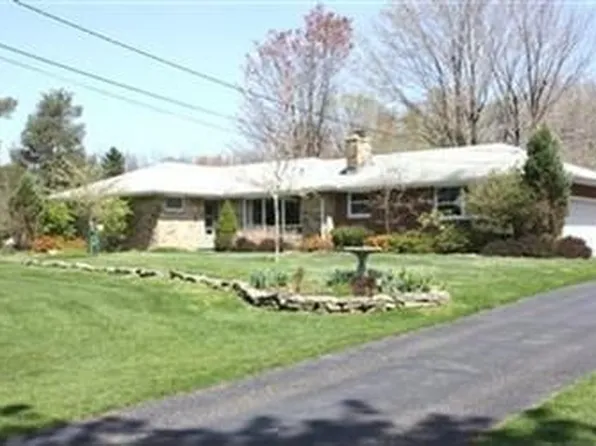 12933 Rosetta Dr, Chesterland, OH 44026