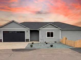 465 Arnos St, Talent, OR 97540