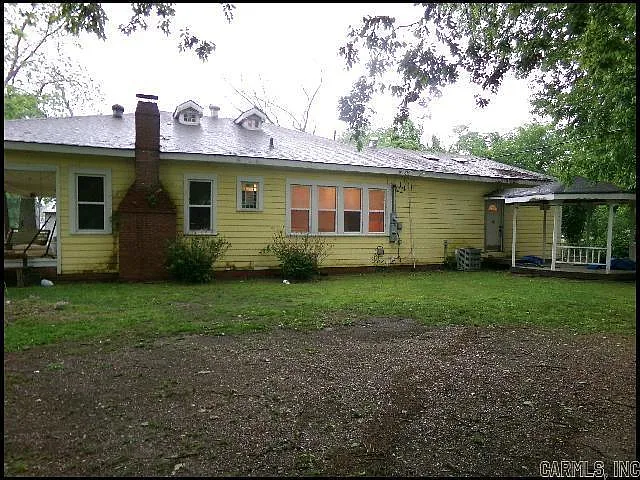 303 E Nichols St — Photo 24