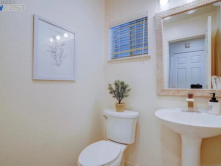 203 Swan Ct #203 — Photo 26
