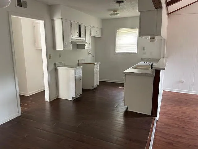 4039 Zane St — Photo 2