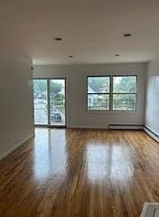 3rd image of 915 College Pl