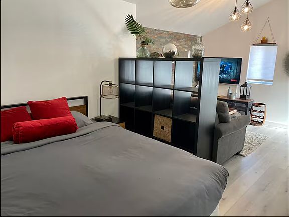 3rd image of 121 N Belmont St #1/2