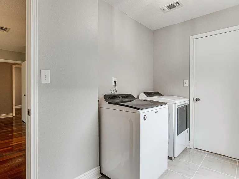 3420 Riverside Dr — Photo 35
