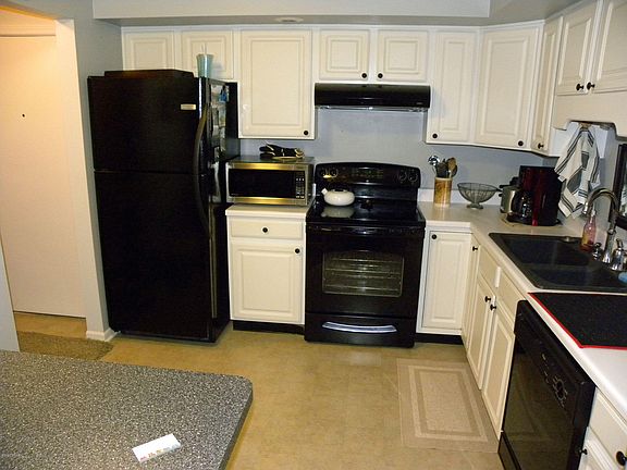 3rd image of 3622 Lakeshore Dr