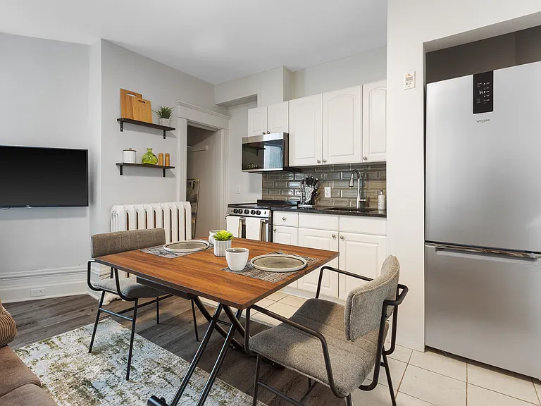 360 Friel St — Photo 6