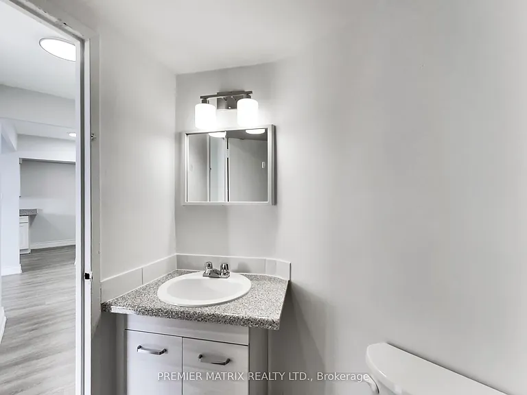 65 Thorncliffe Park Dr #1411 — Photo 22