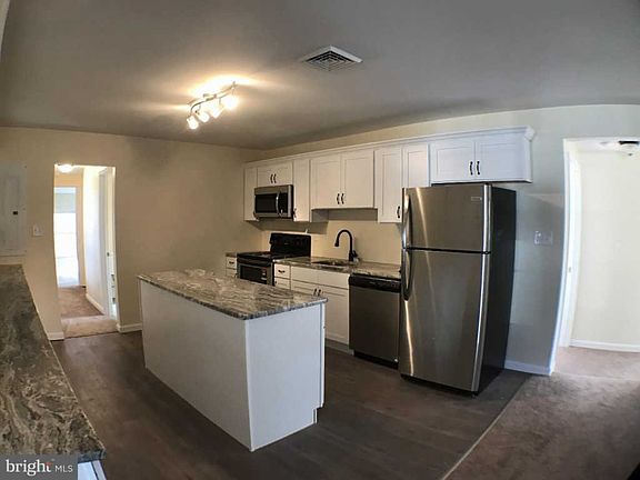 5th image of 229 N Dennis Dr
