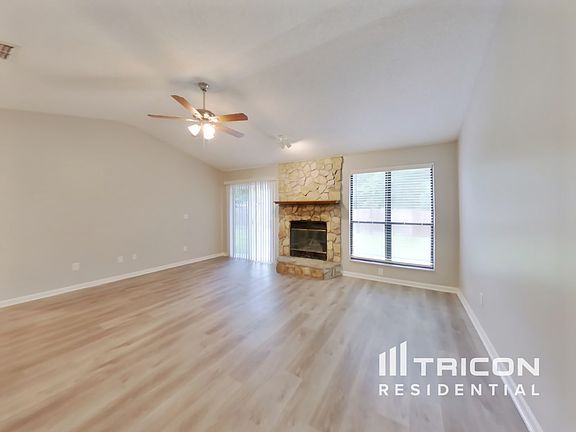 3rd image of 2055 Ashton St