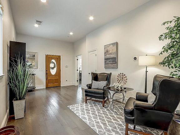5th image of 475 Coe Ave