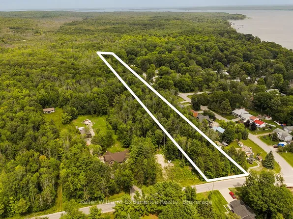 264 Peek A Boo Trl, Tiny, ON L9M 0B7