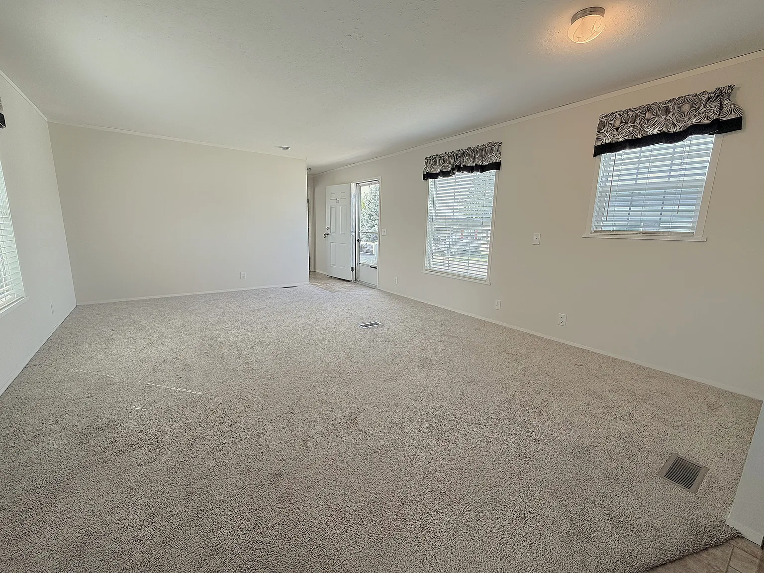 2 bed, 960 sqft, $1,289 — Photo 3