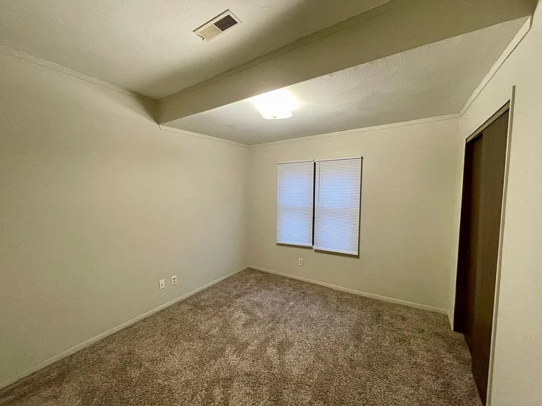 607 W Capitol Ave — Photo 10