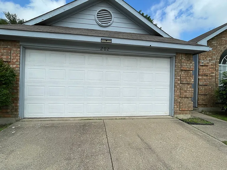 202 Chamblin Dr — Photo 2