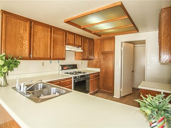 4th image of 2409 Saratoga Ln